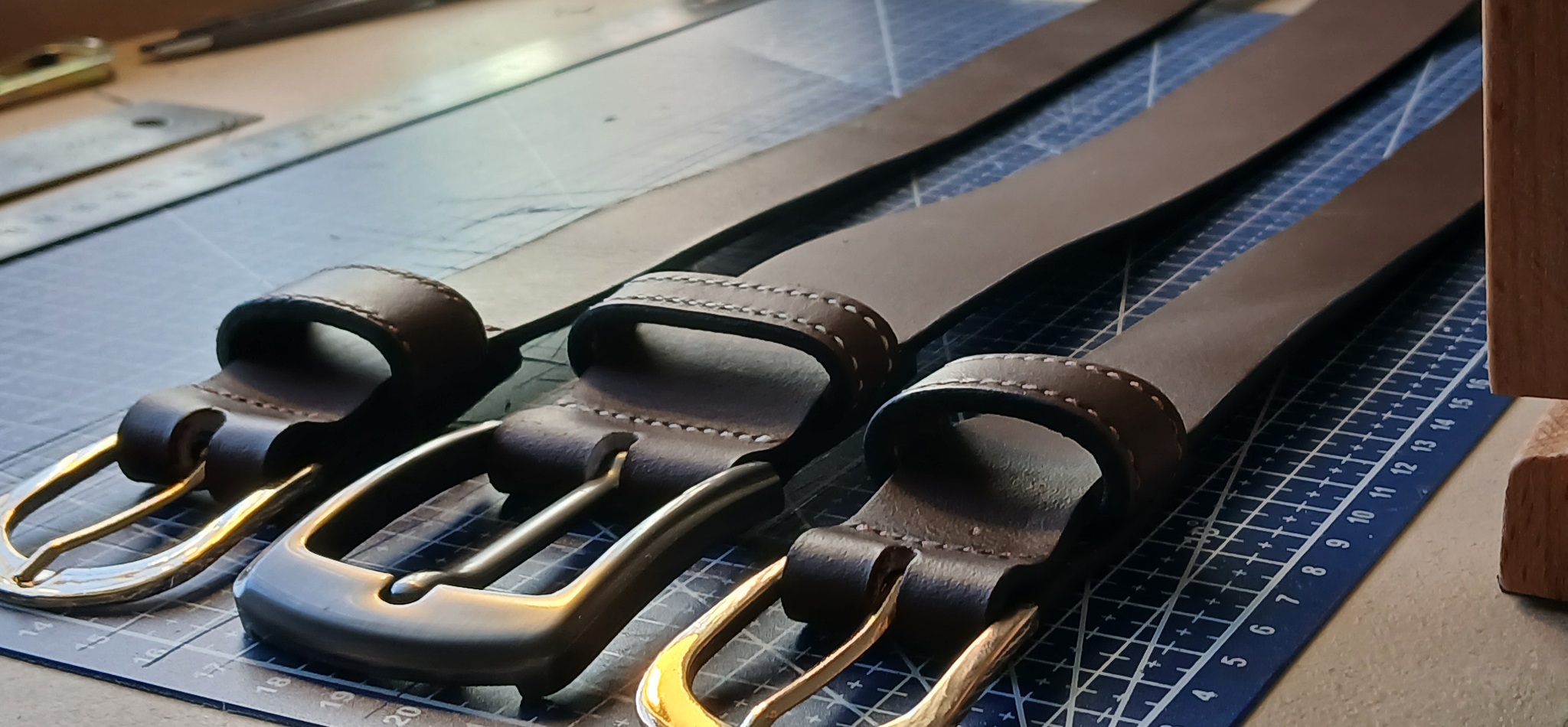 Atelier André : ceintures de luxe en cuir pleine fleur fabriquées à la main à Maurice